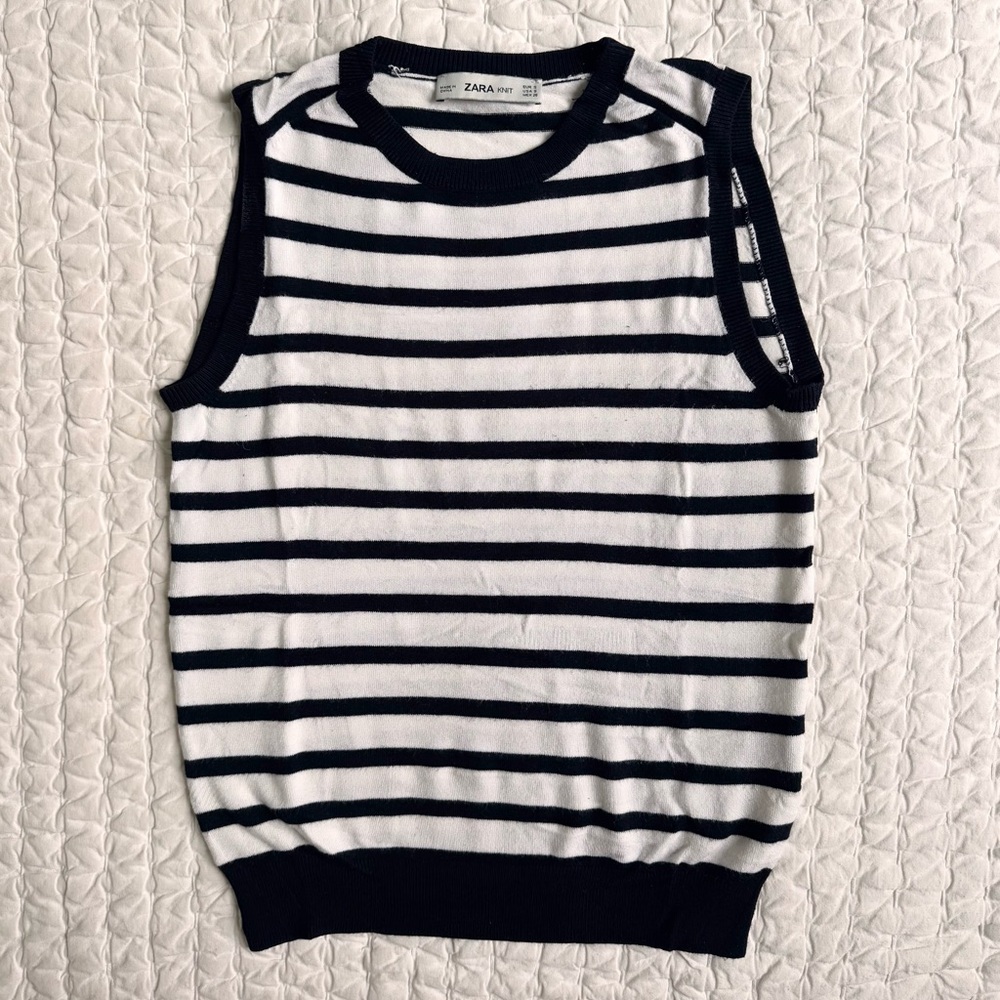 Zara Knit Striped Sleeveless Crew Neck Tank Top in Navy & White